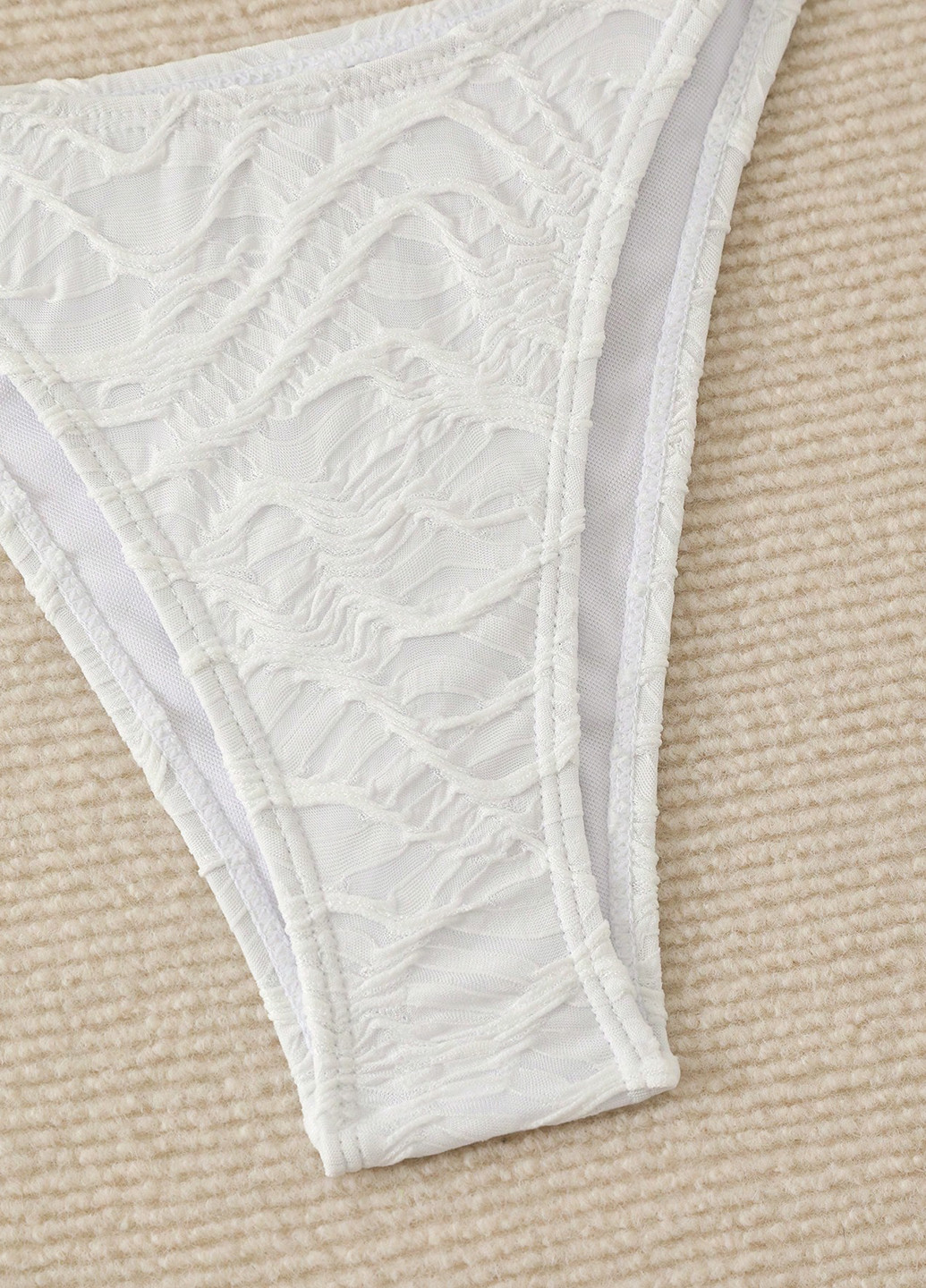 Белые купальные трусики однотонные SHEIN