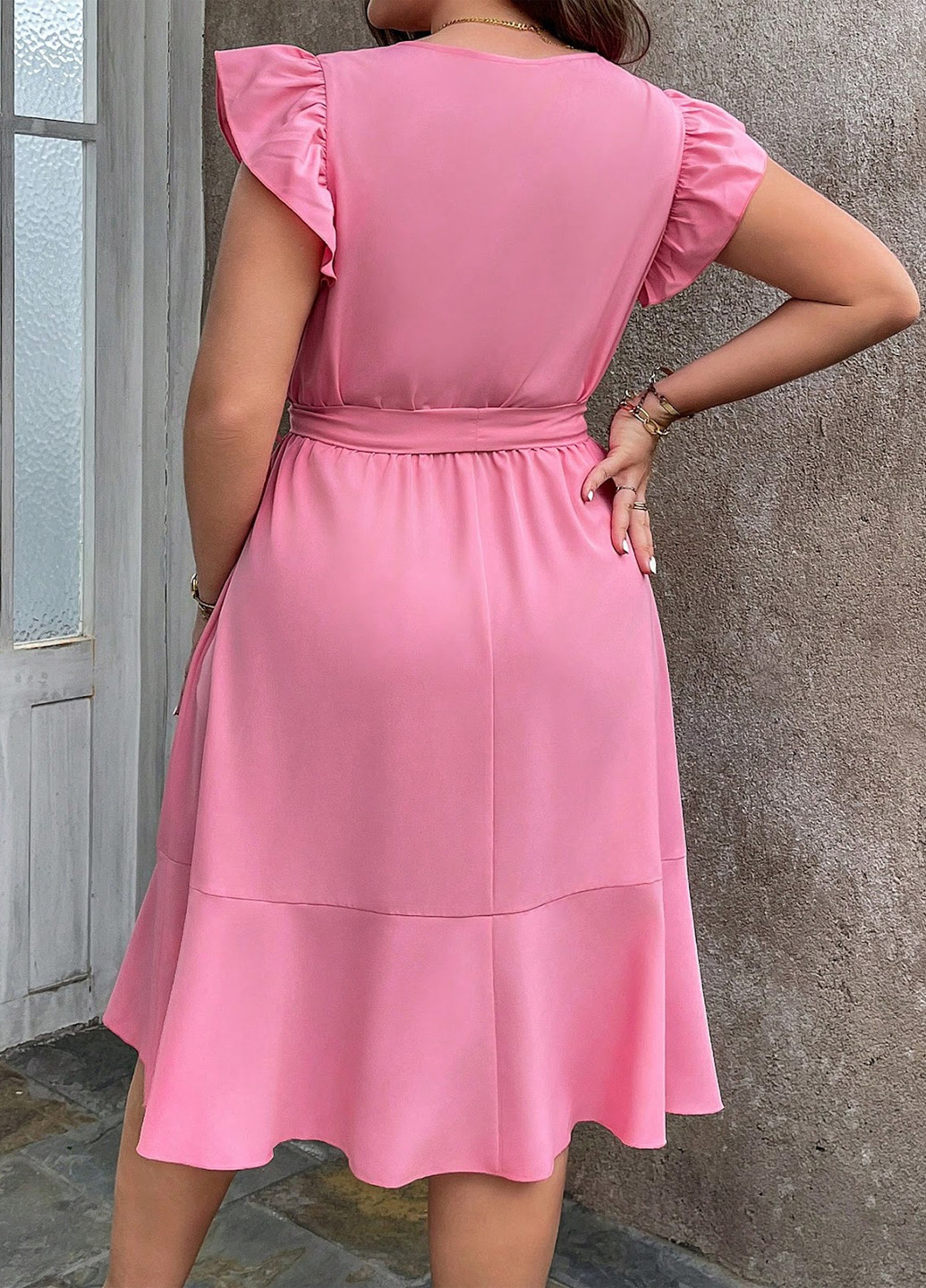 Светло-розовое кэжуал платье на запах SHEIN однотонное