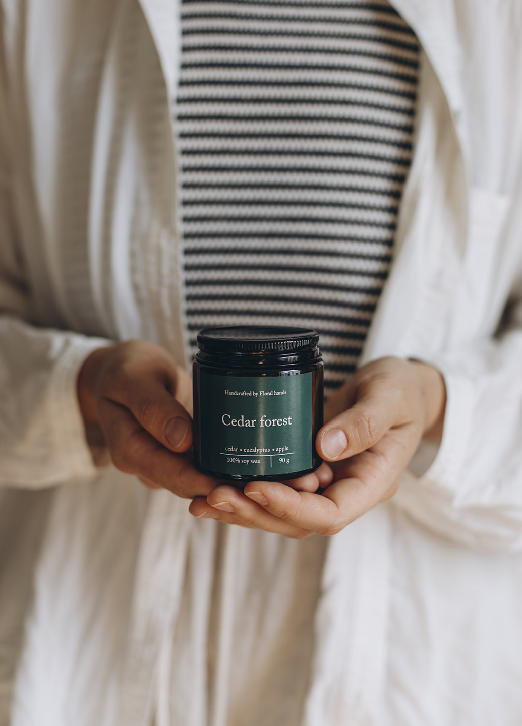 Ароматическая свеча Cedar forest, 100 мл No Brand (257642806)