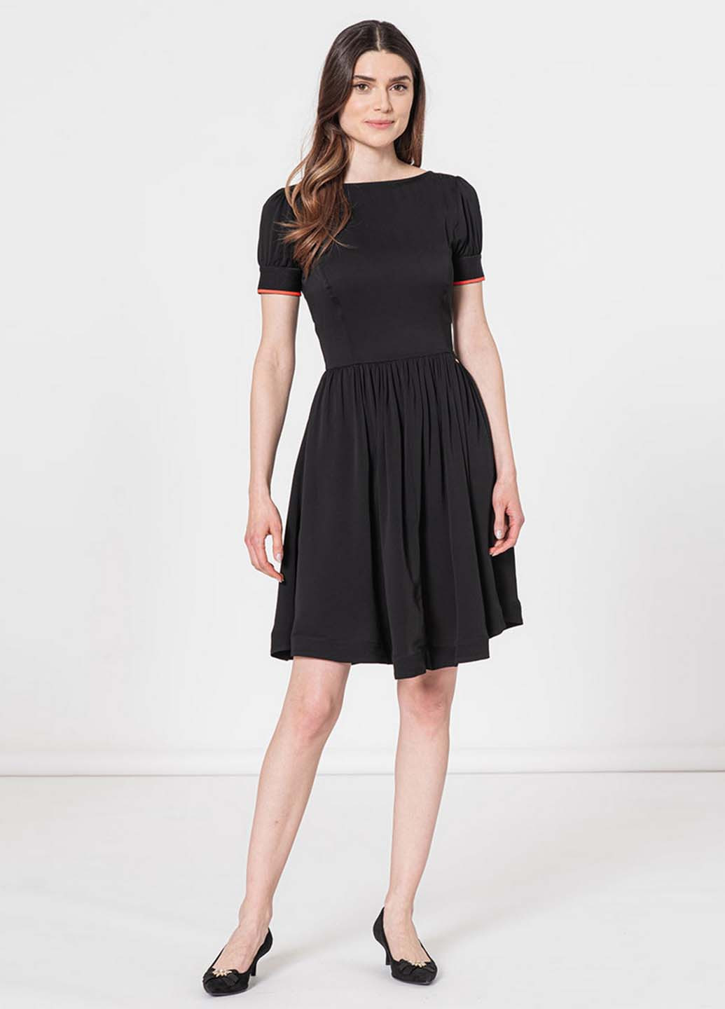 Черное кэжуал платье клеш Armani Exchange однотонное