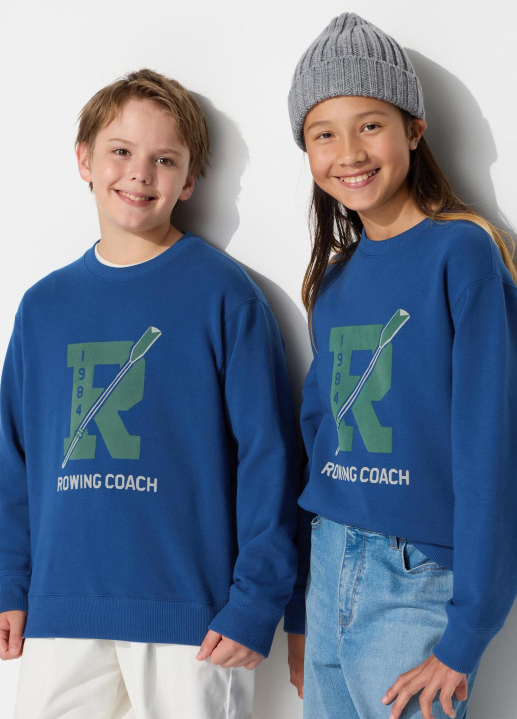 Синий свитшот Uniqlo надпись без декора (325746322)