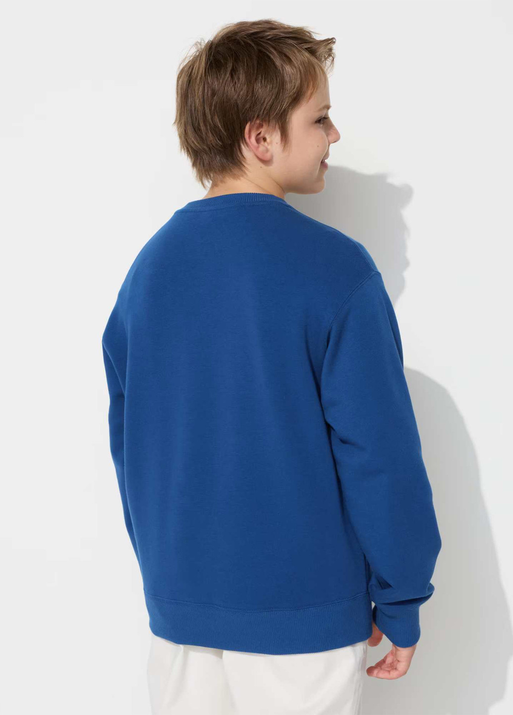 Синий свитшот Uniqlo надпись без декора (325746322)
