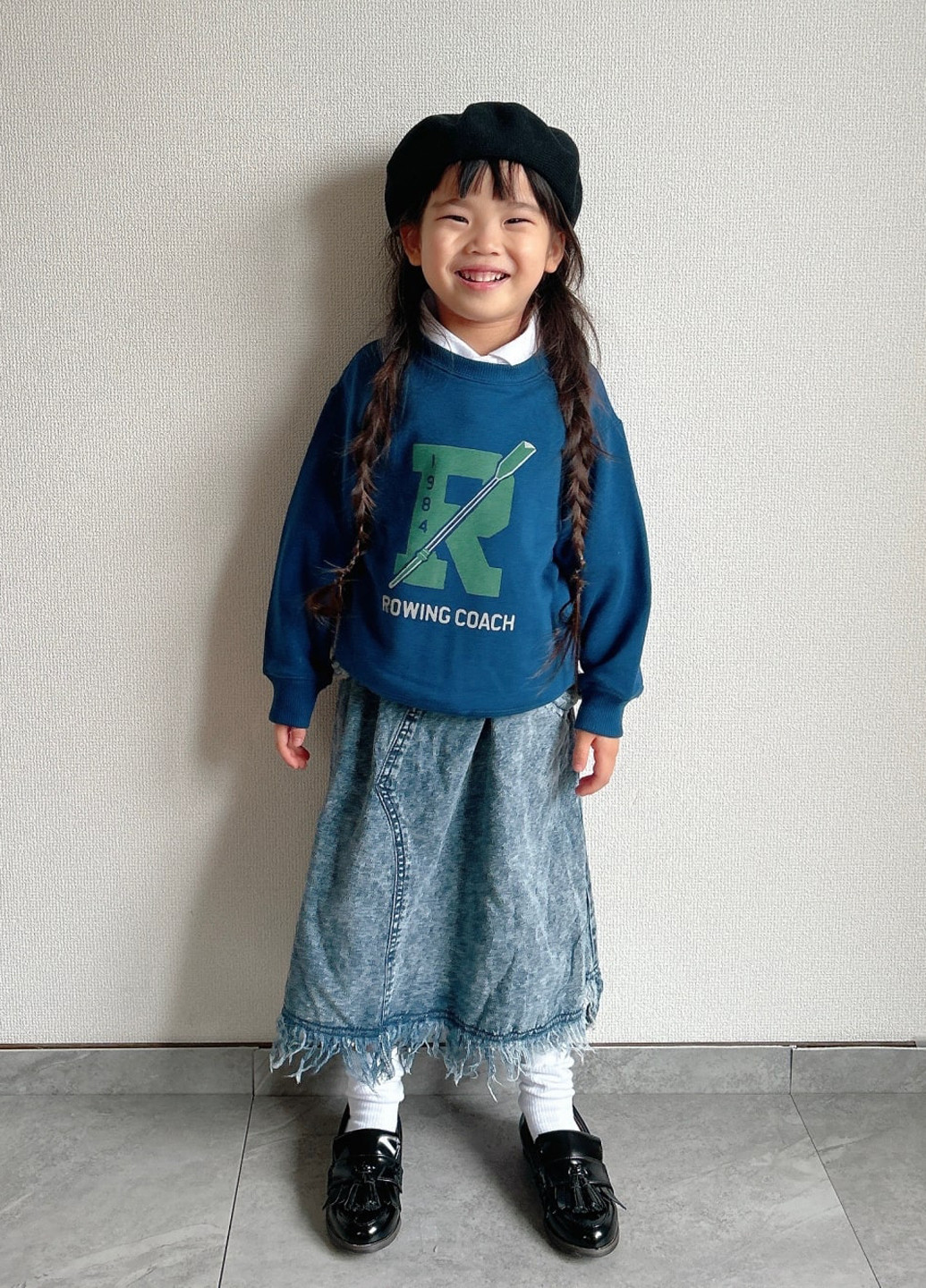 Синий свитшот Uniqlo надпись без декора (325746322)