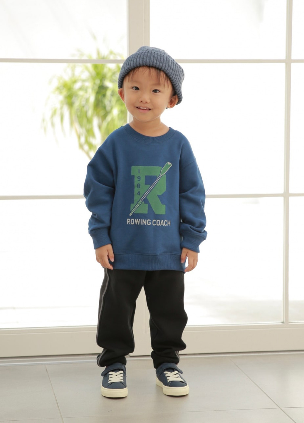 Синий свитшот Uniqlo надпись без декора (325746322)