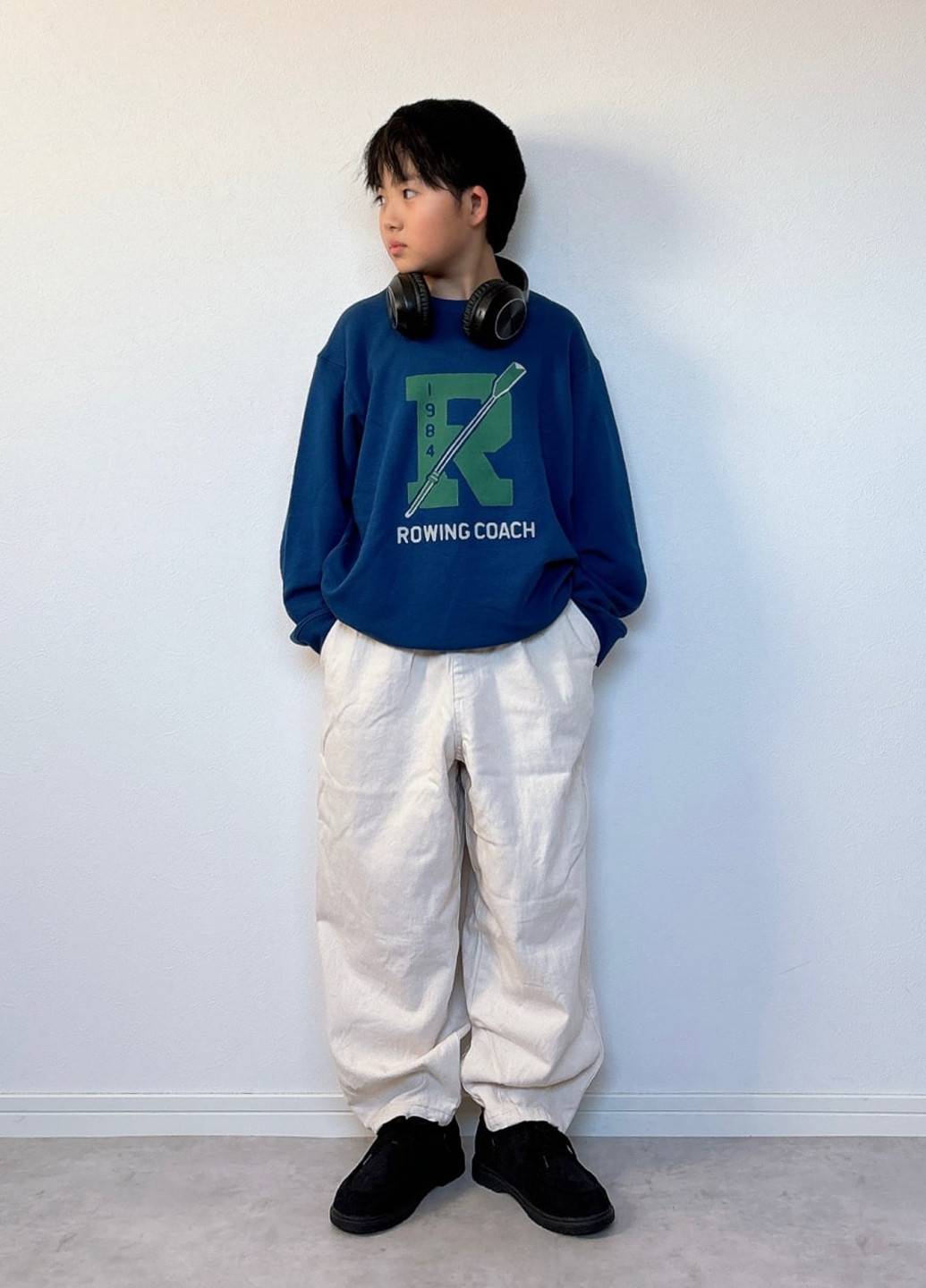 Синий свитшот Uniqlo надпись без декора (325746322)