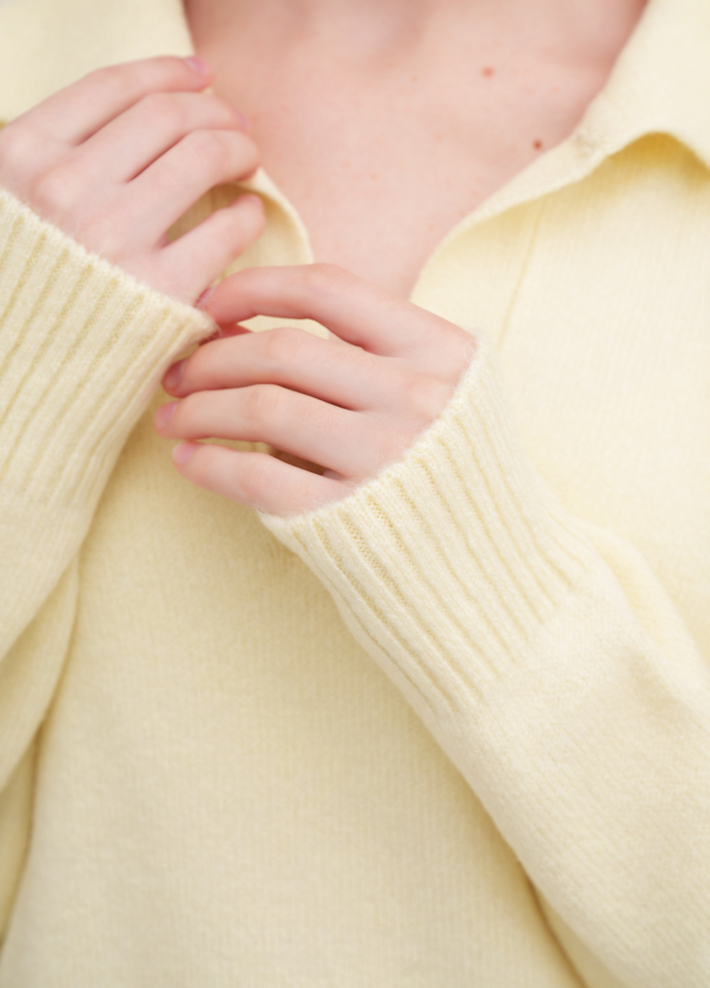 Молочний демісезонний светр EQUILIBRI