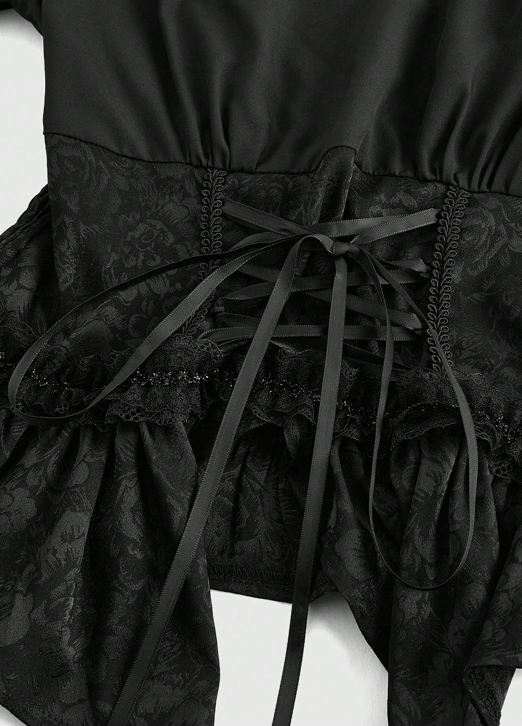 Чёрная блуза с баской SHEIN