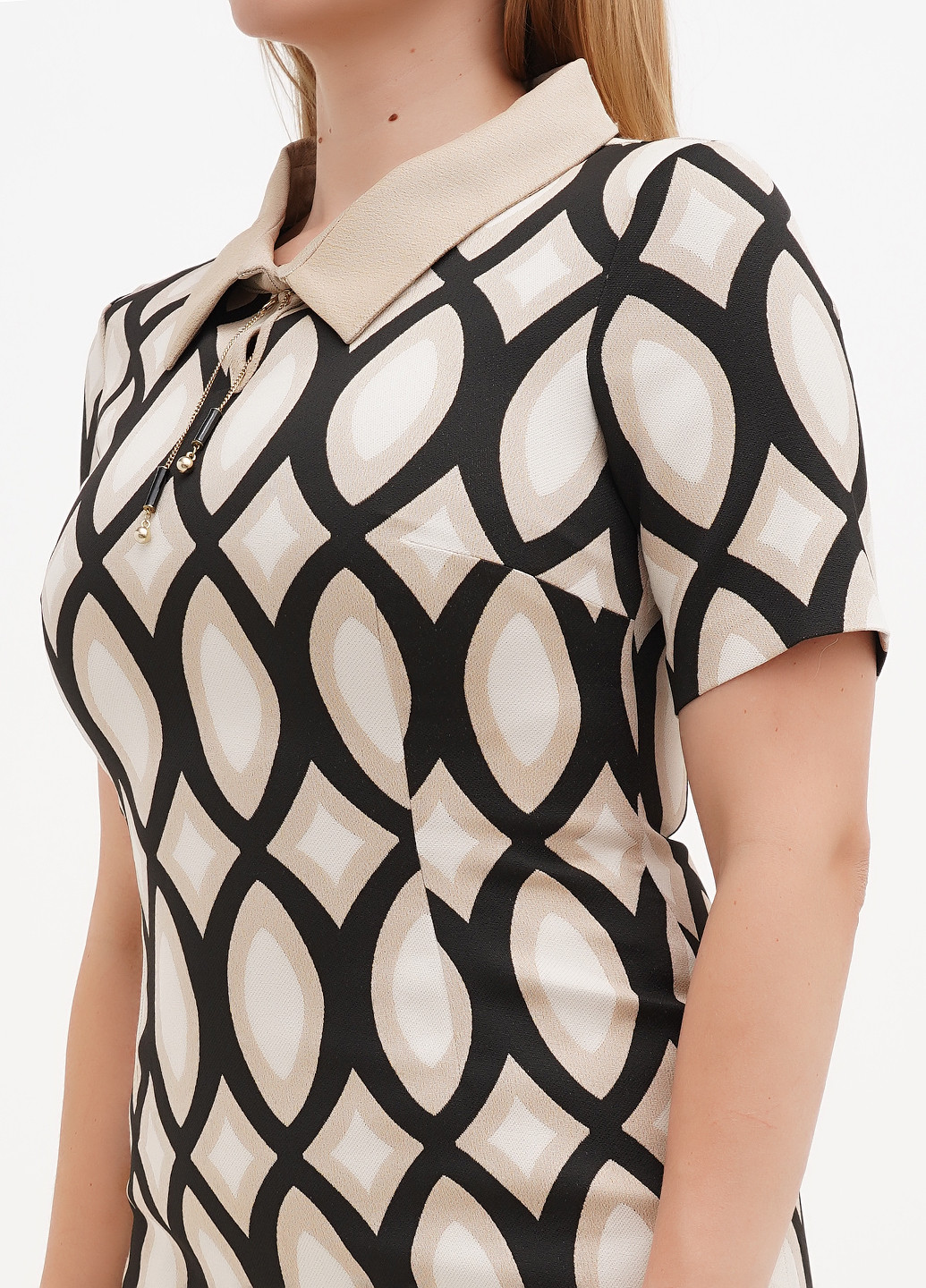 Бежевое кэжуал платье футляр Sassofono с геометрическим узором