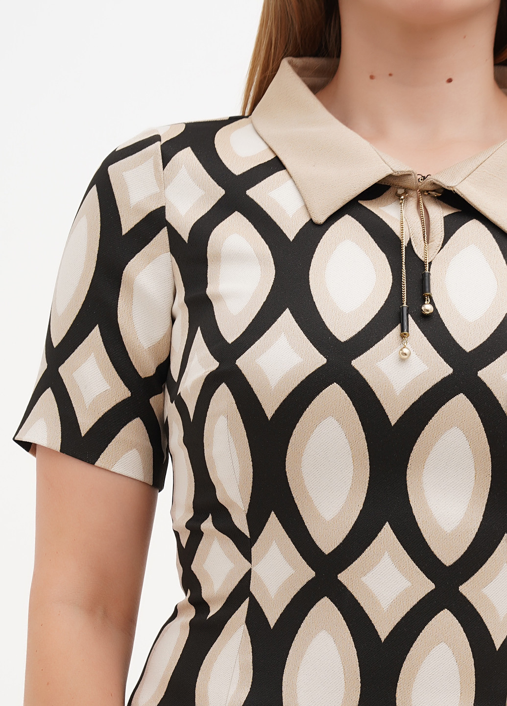 Бежевое кэжуал платье футляр Sassofono с геометрическим узором