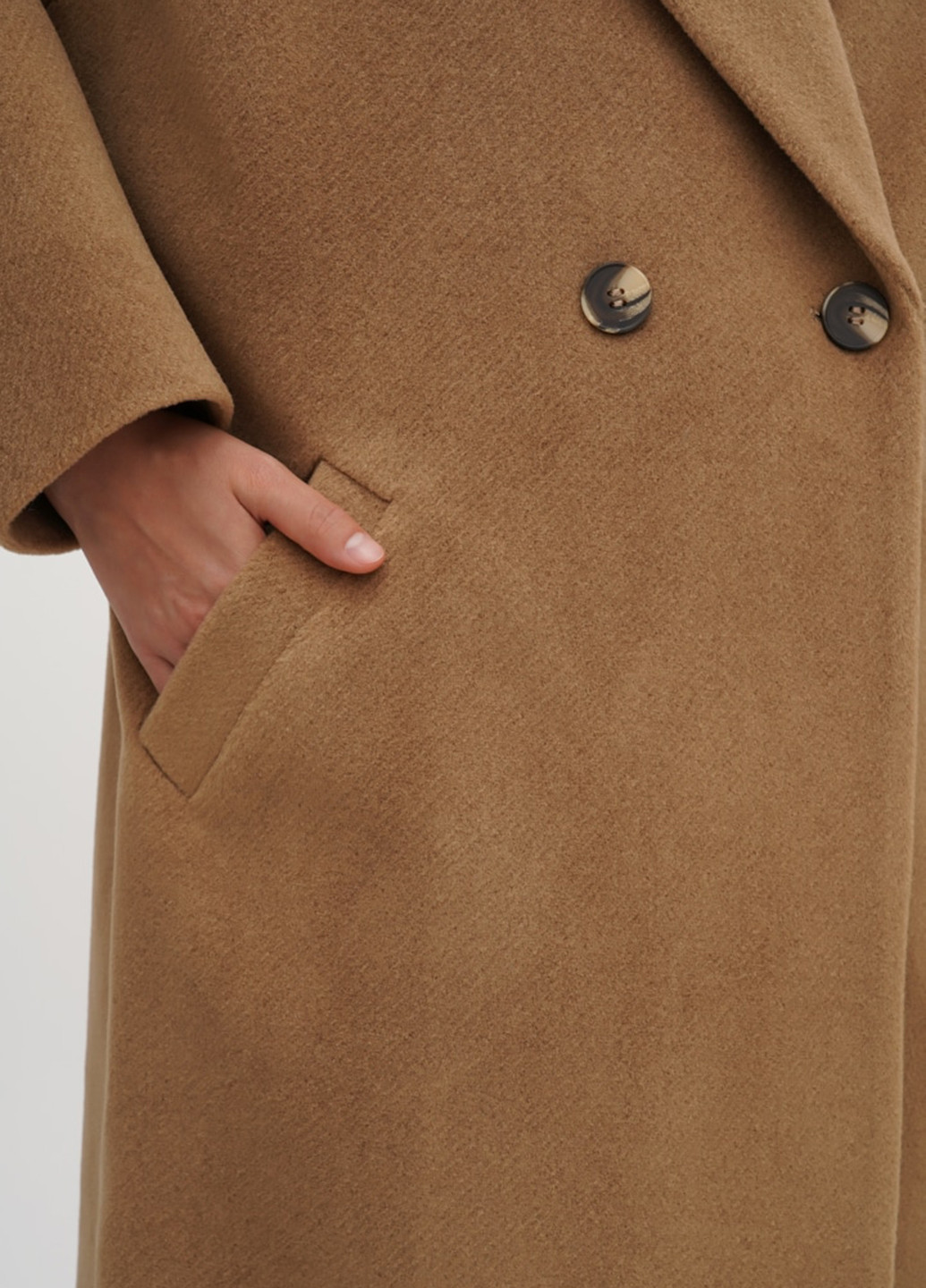 Темно-бежевое демисезонное Пальто двубортное ESSME