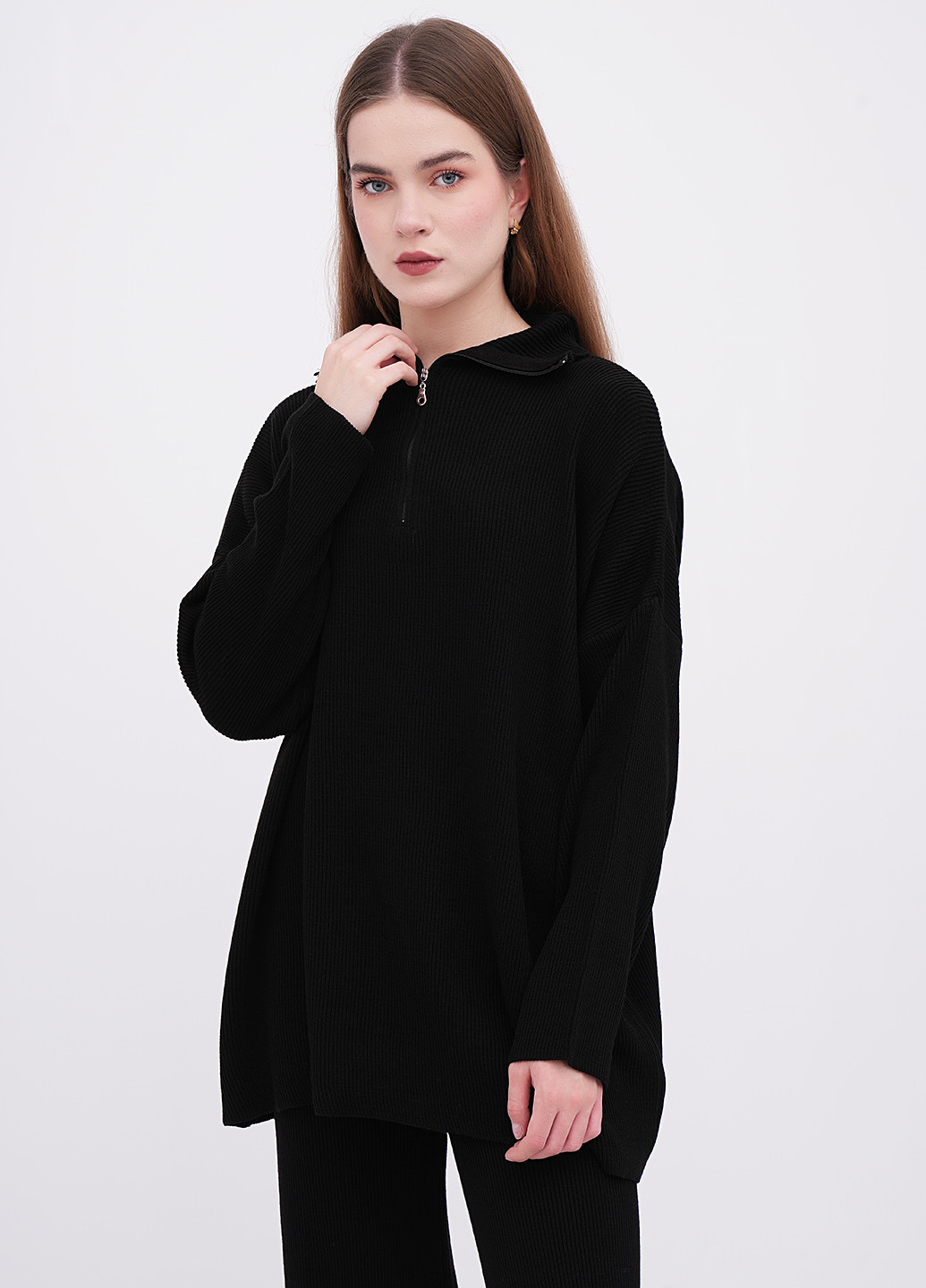 Черный демисезонный свитер EQUILIBRI