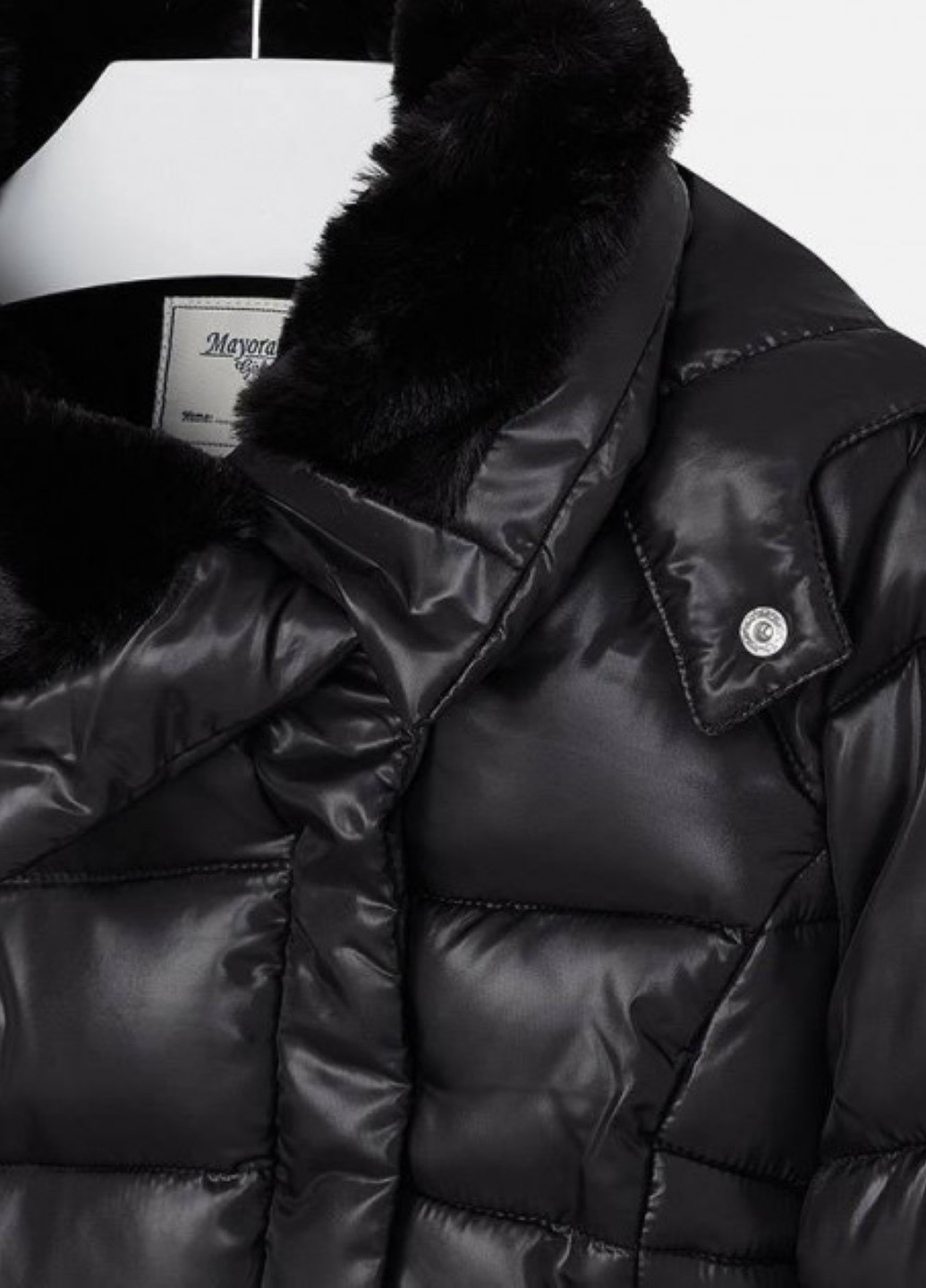 Черная демисезонная куртка для девочки Mayoral