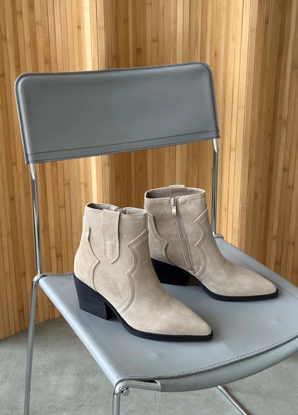 Осенние ботинки казаки Meideli без декора из натуральной замши