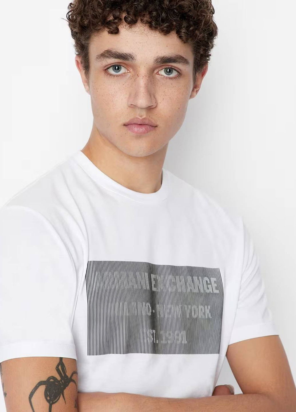 Белая футболка Armani Exchange