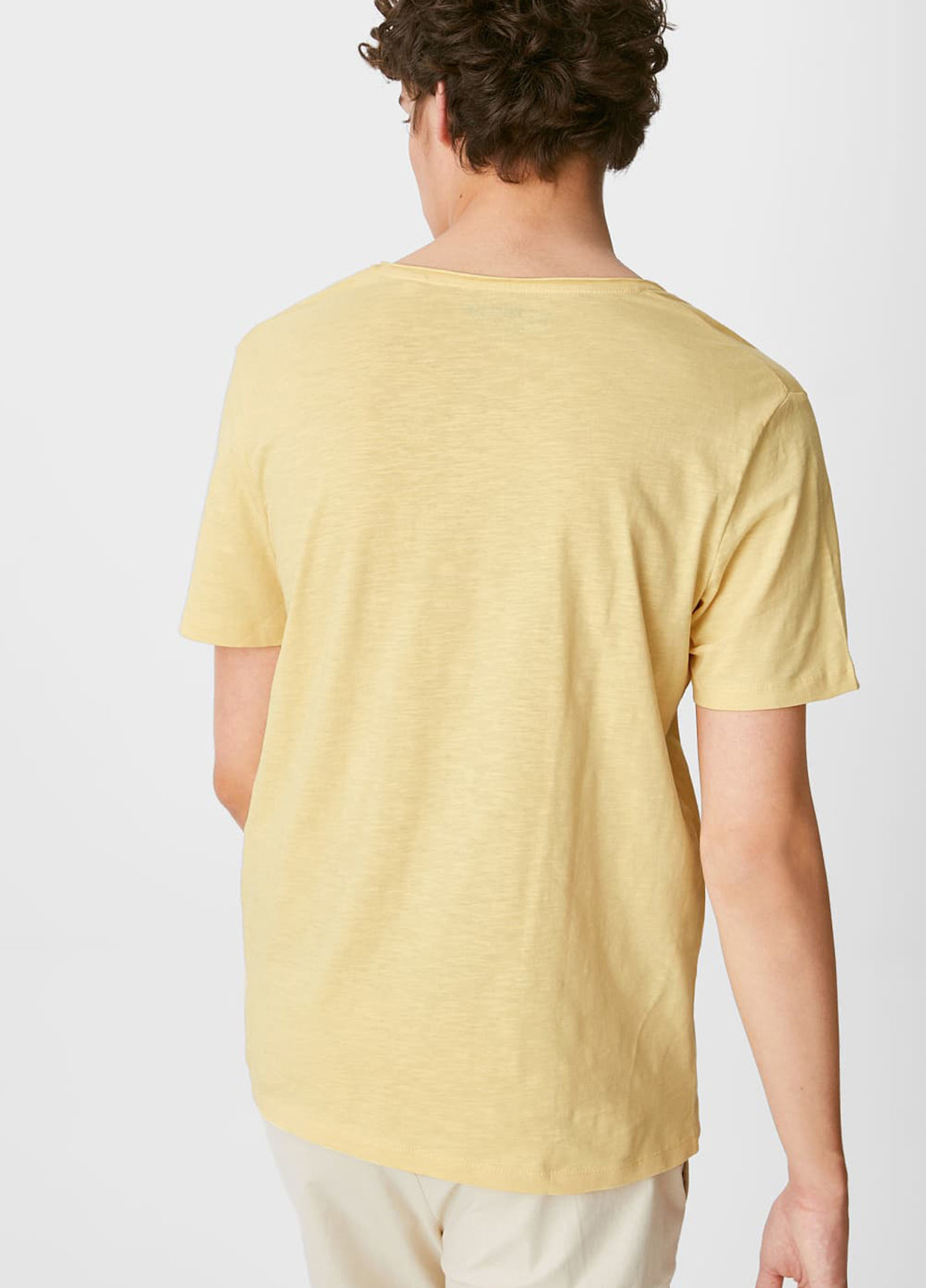 Светло-желтая футболка C&A
