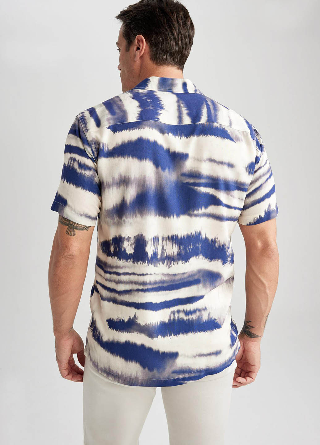 Синяя кэжуал рубашка с абстрактным узором DeFacto