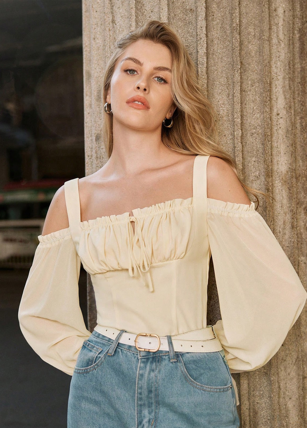 Светло-бежевая блуза SHEIN