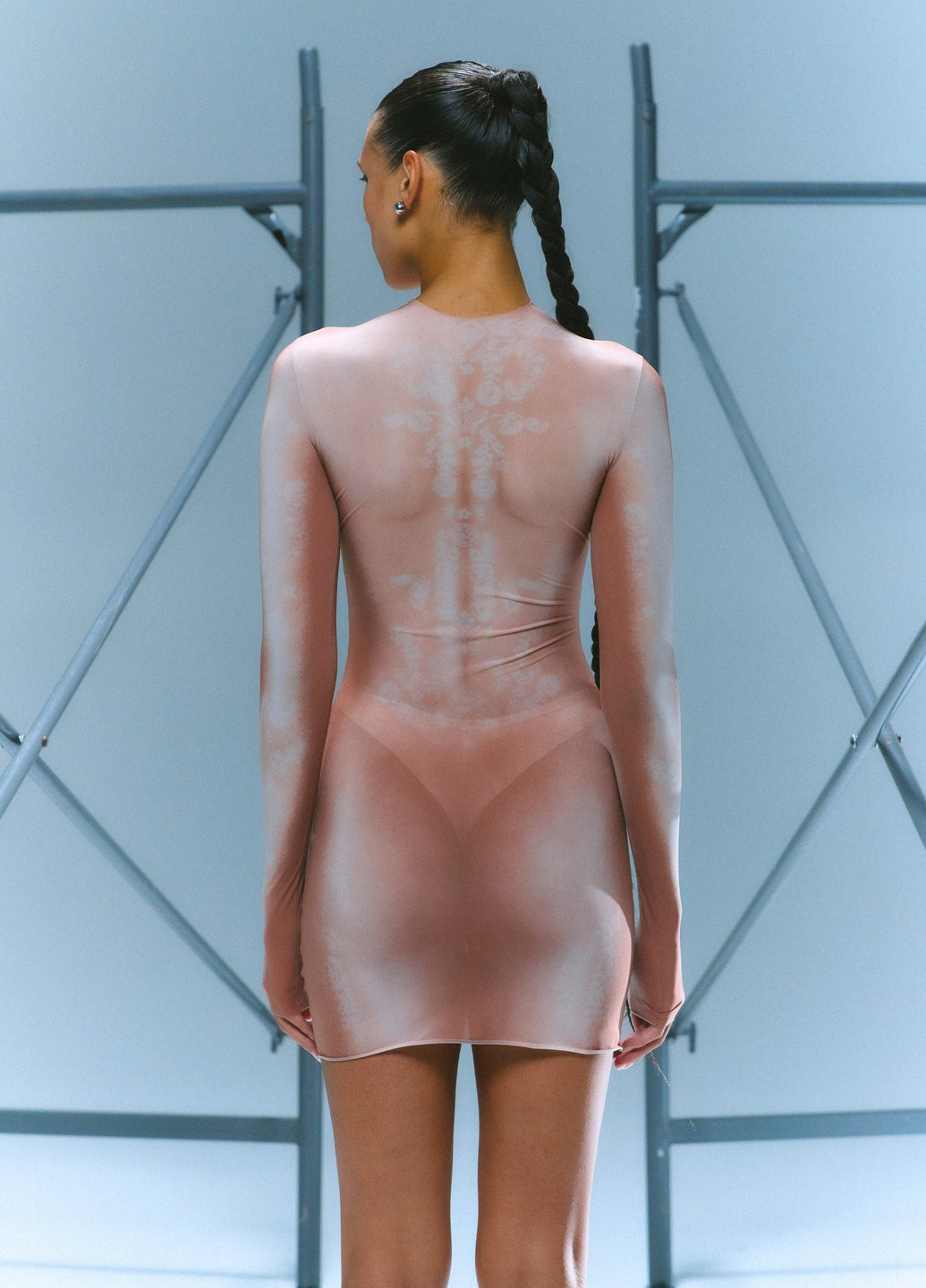 Бежевое откровенный платье силуэтная Gepur с цветочным принтом