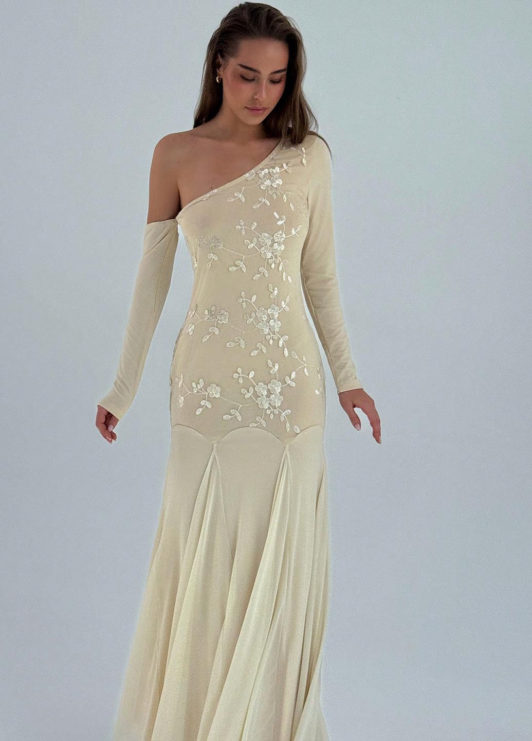 Кремовое вечернее платье SHEIN однотонное