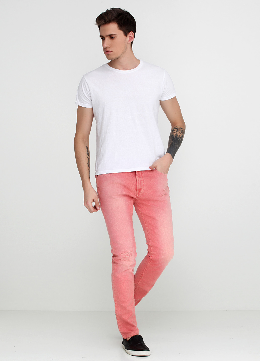 Розовые джинсовые демисезонные зауженные брюки Pull & Bear