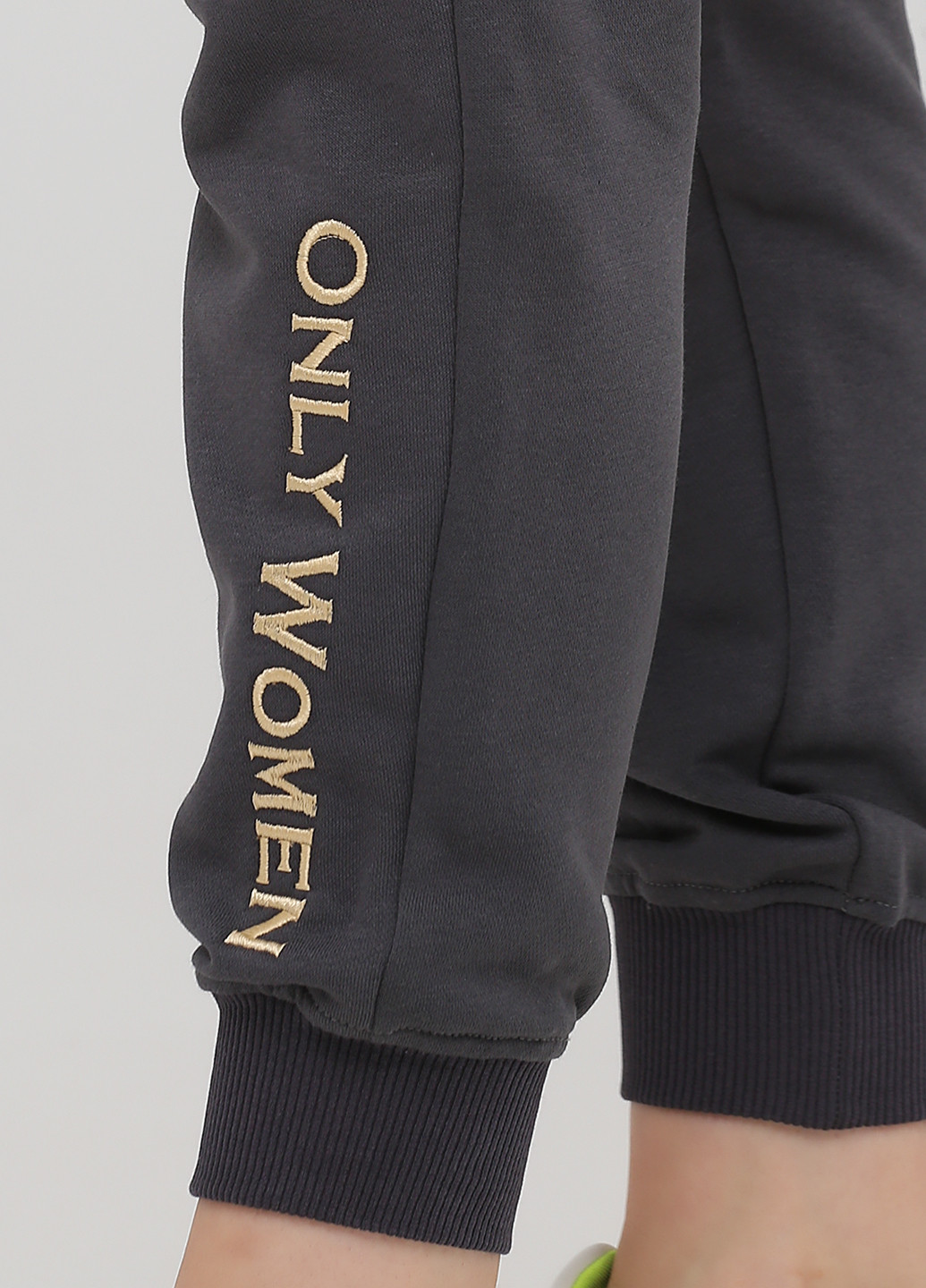 Графитовые спортивные демисезонные джоггеры брюки Only Women