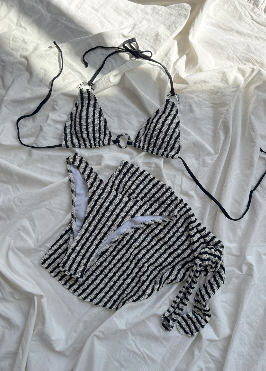 Чорно-білий літній купальник (ліф, трусики, парео) роздільний NOVA VEGA