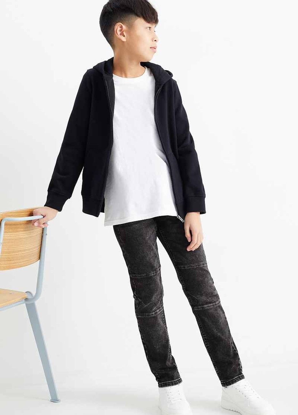 Черные демисезонные джинсы C&A