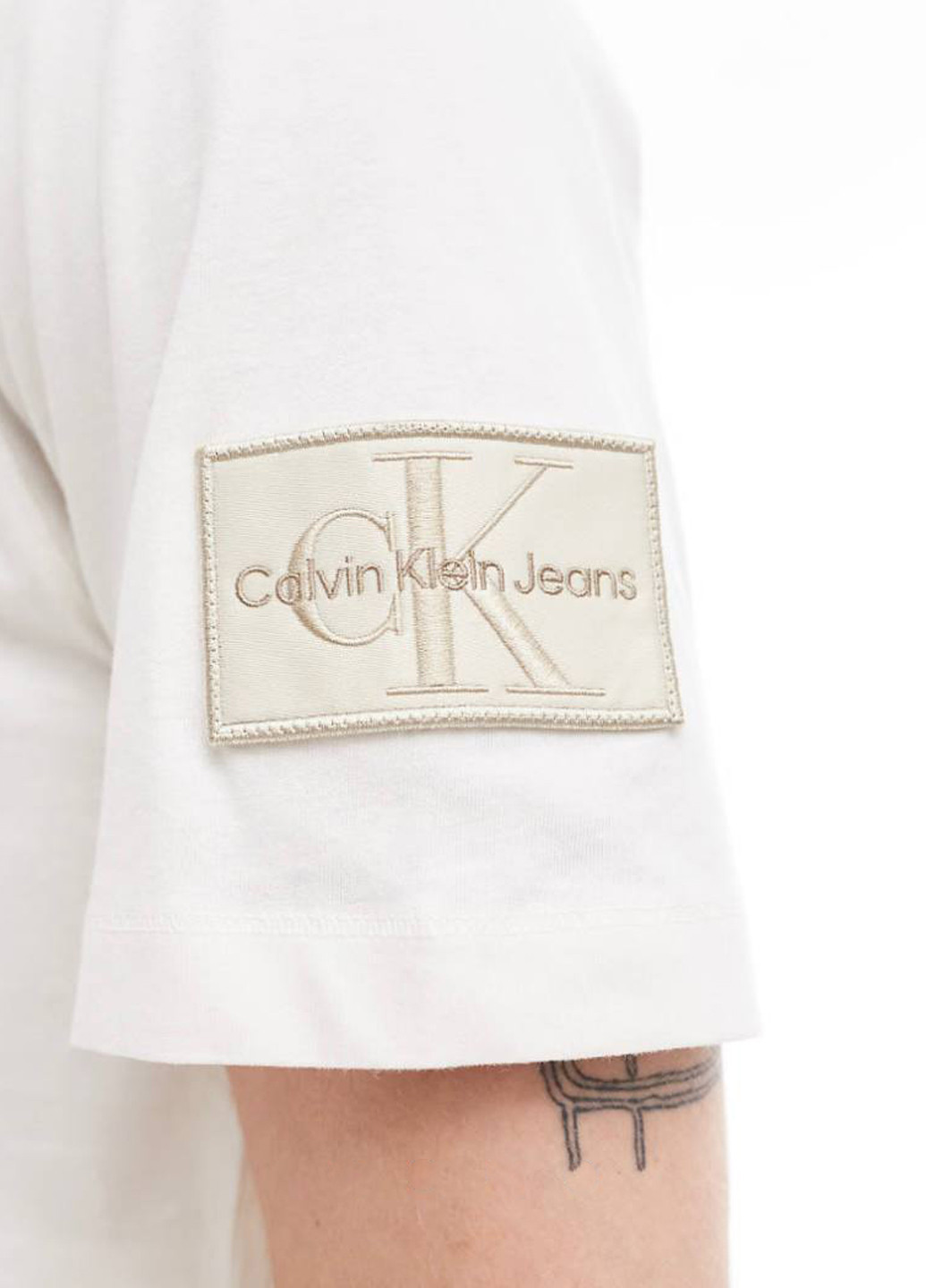 Молочная футболка Calvin Klein Jeans