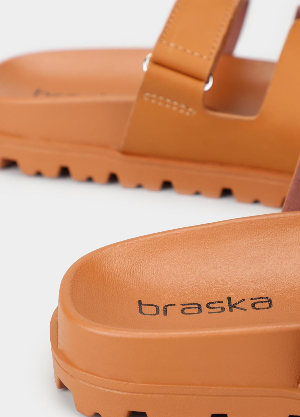 Коричневые шлепанцы Braska