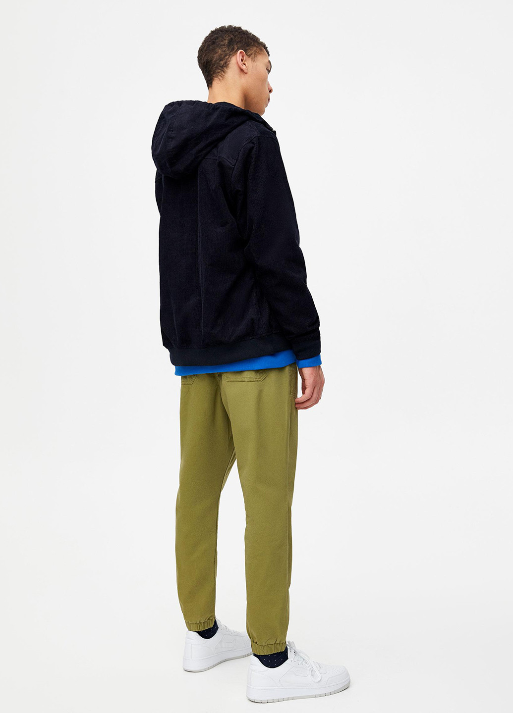 Хаки спортивные демисезонные брюки Pull & Bear