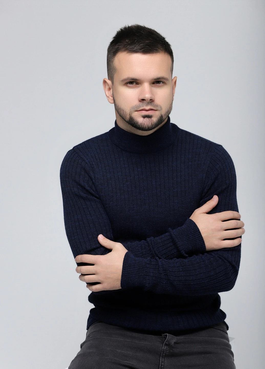 Темно-синій демісезонний светр Figo