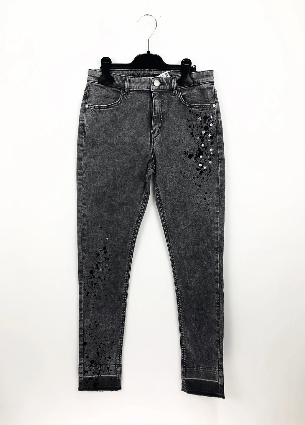 Серые демисезонные зауженные джинсы H&M