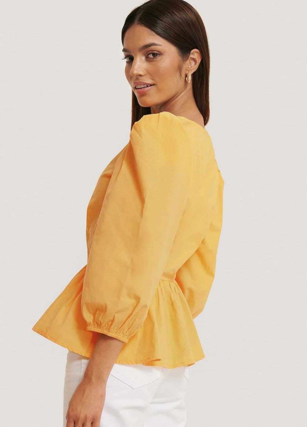 Желтая демисезонная блуза с баской NA-KD