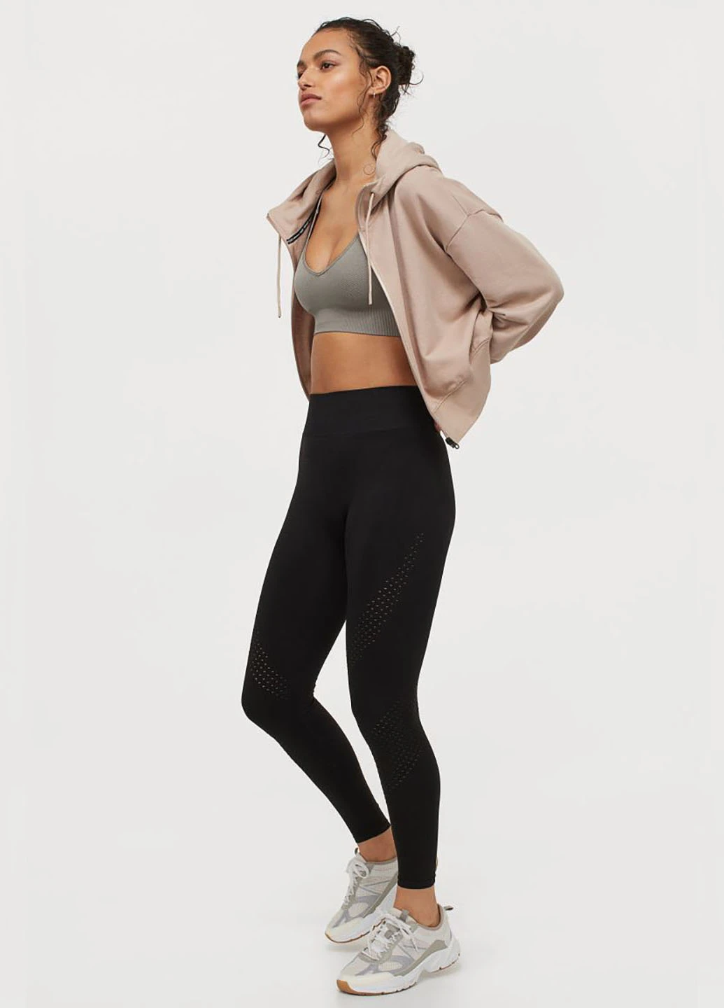 Черные демисезонные спортивные леггинсы H&M