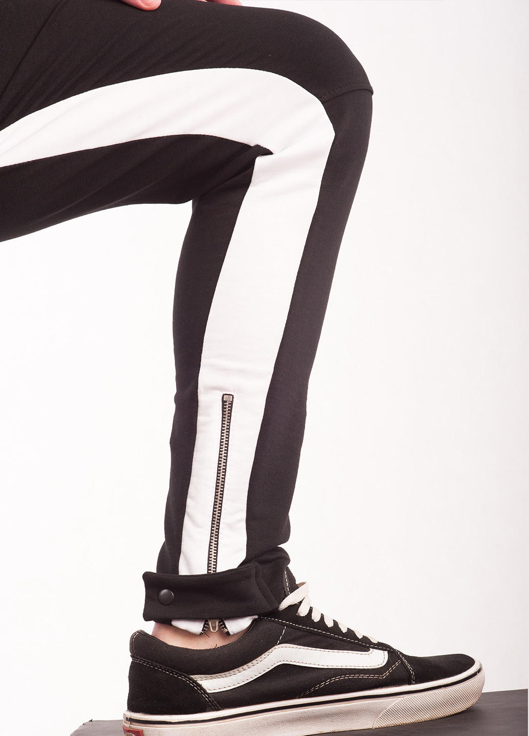Черные спортивные демисезонные со средней талией брюки LUD