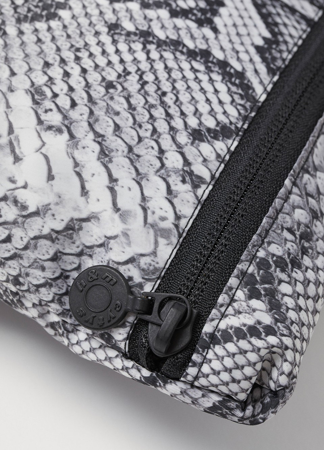 Серебряная демисезонная ветровка H&M