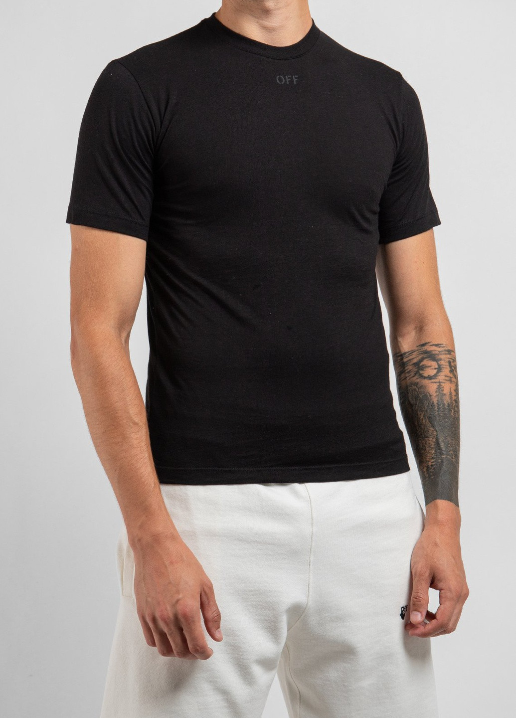 Черная черная футболка с принтом на спине Off-White