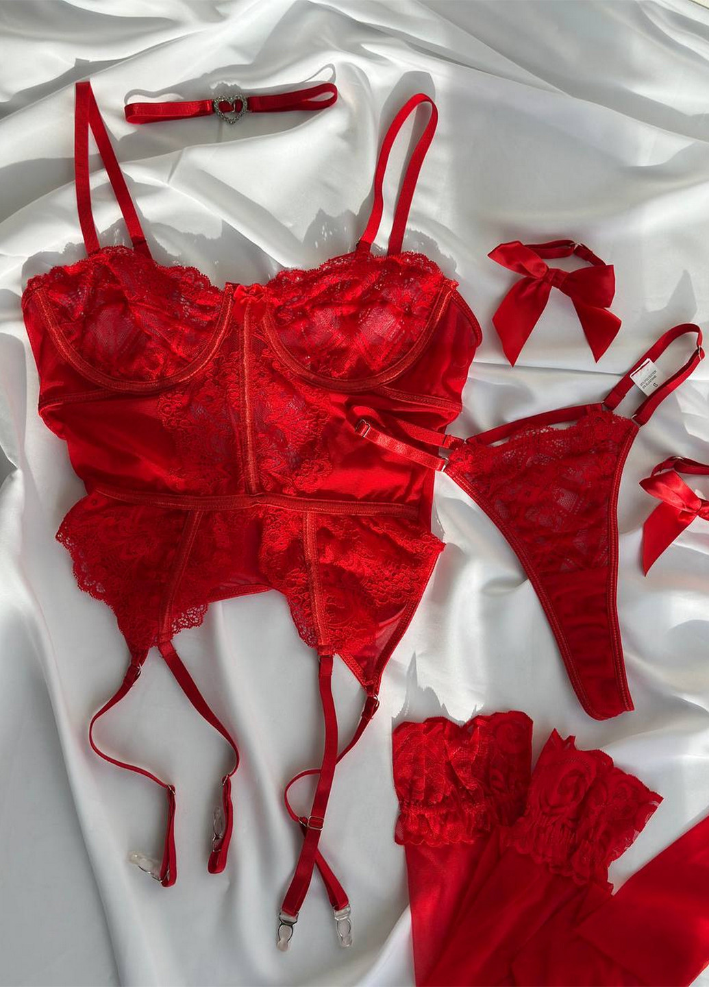 Красный демисезонный комплект (бюстгальтер, трусики, чокер, браслеты, чулки) NOVA VEGA