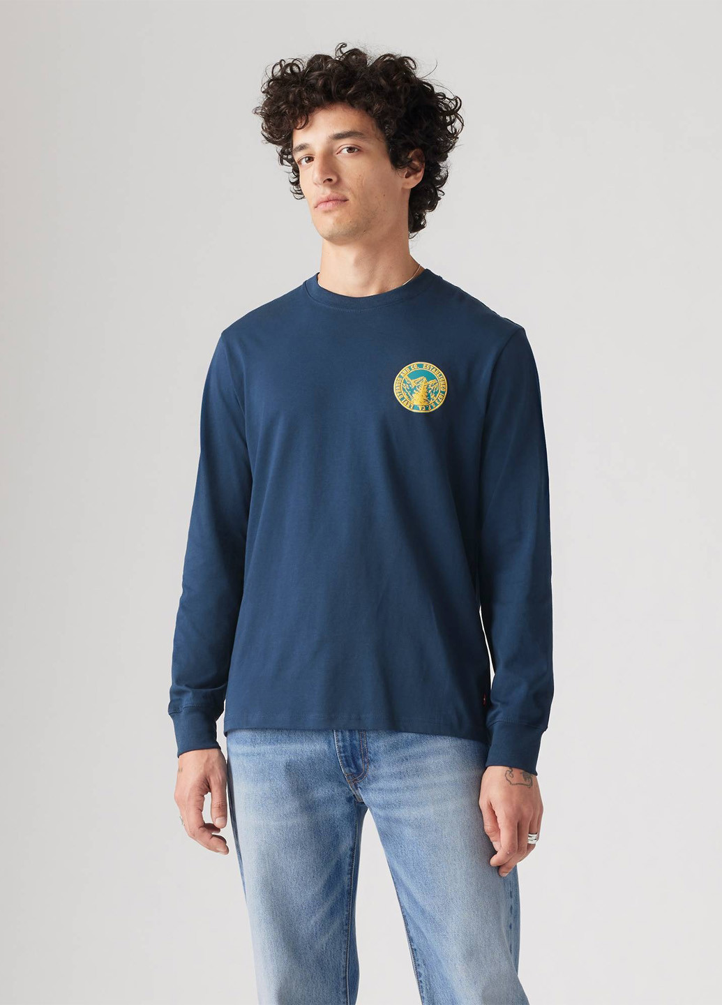 Синий демисезонный кэжуал лонгслив Levi's однотонный