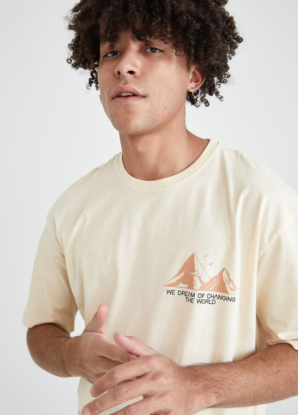 Айвори летняя футболка DeFacto