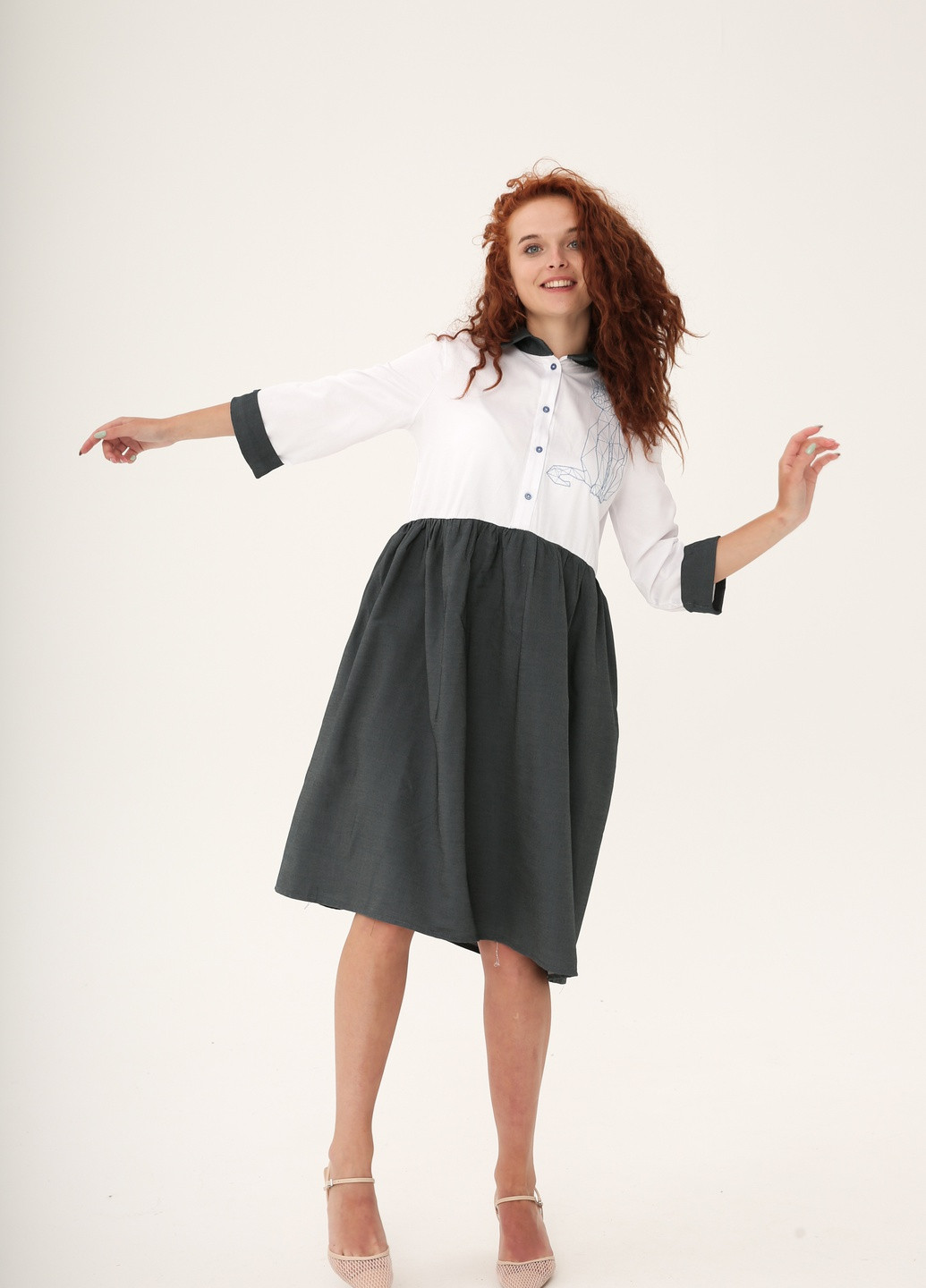 Серое кэжуал платье рубашка из комбинированной ткани INNOE однотонное