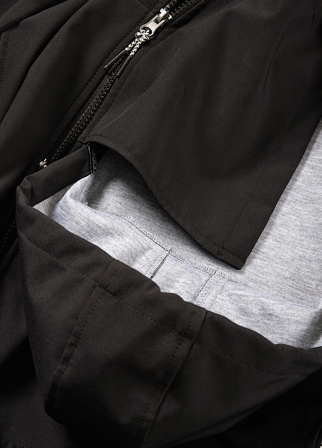 Чорна демісезонна куртка C&A