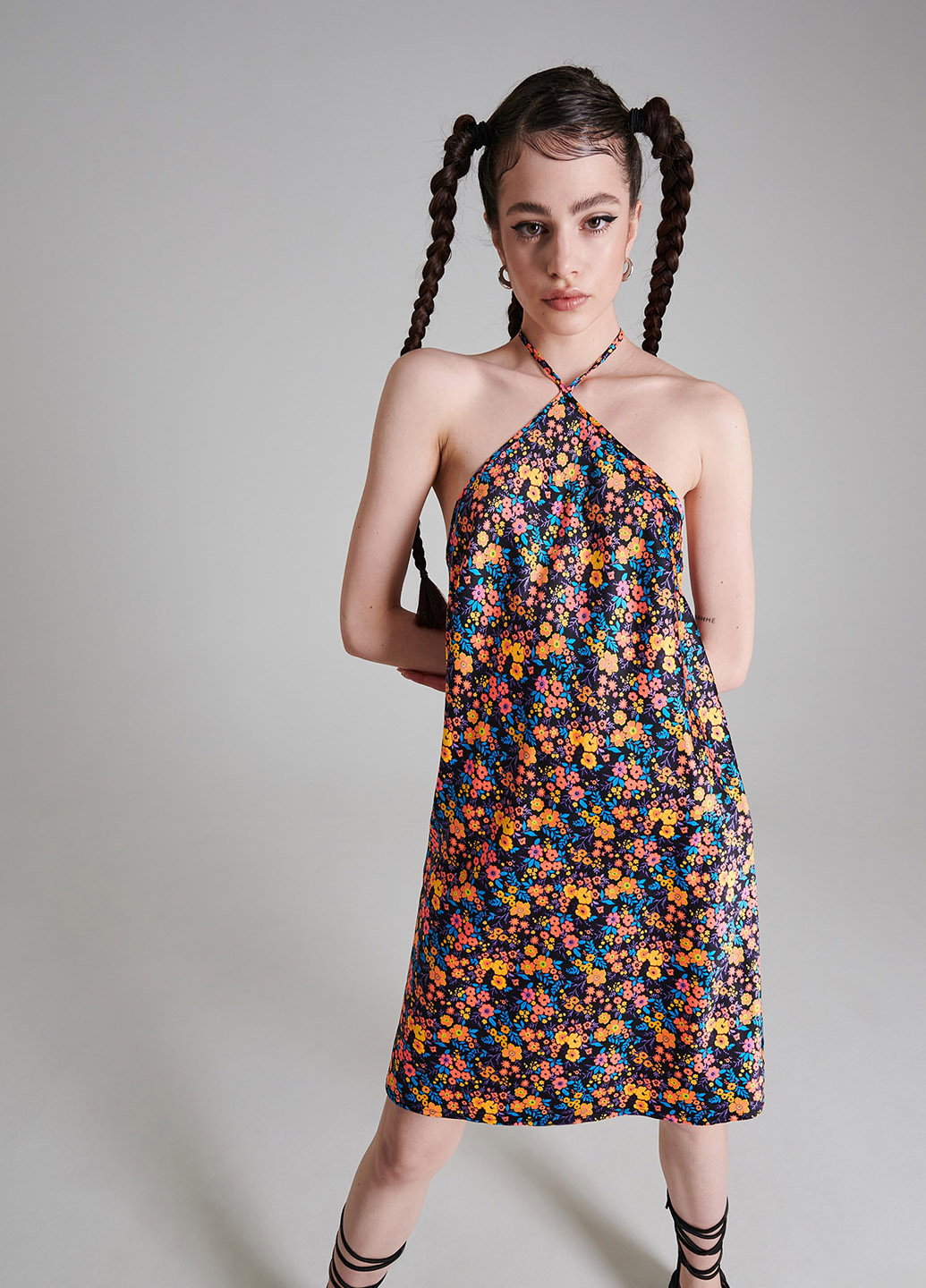 Комбинированное кэжуал платье с открытыми плечами, с открытой спиной Cropp с цветочным принтом