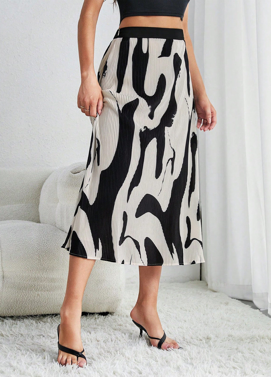 Черно-белая кэжуал с абстрактным узором юбка SHEIN клешированная, плиссе