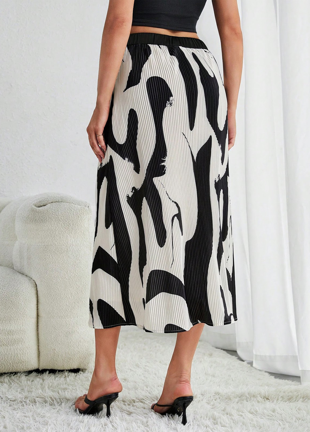 Черно-белая кэжуал с абстрактным узором юбка SHEIN клешированная, плиссе