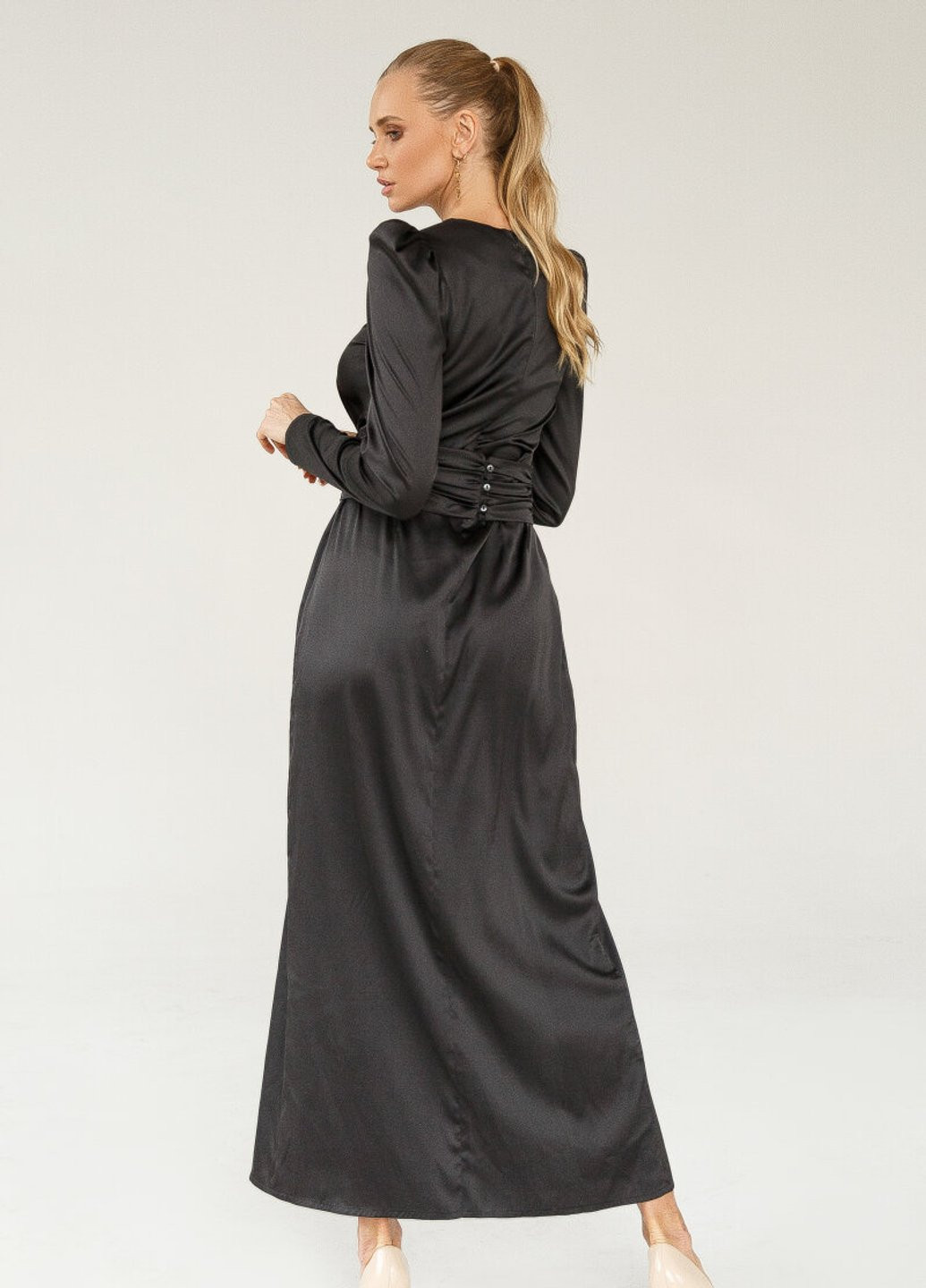 Черное коктейльное черное платье с высоким разрезом Gepur однотонное