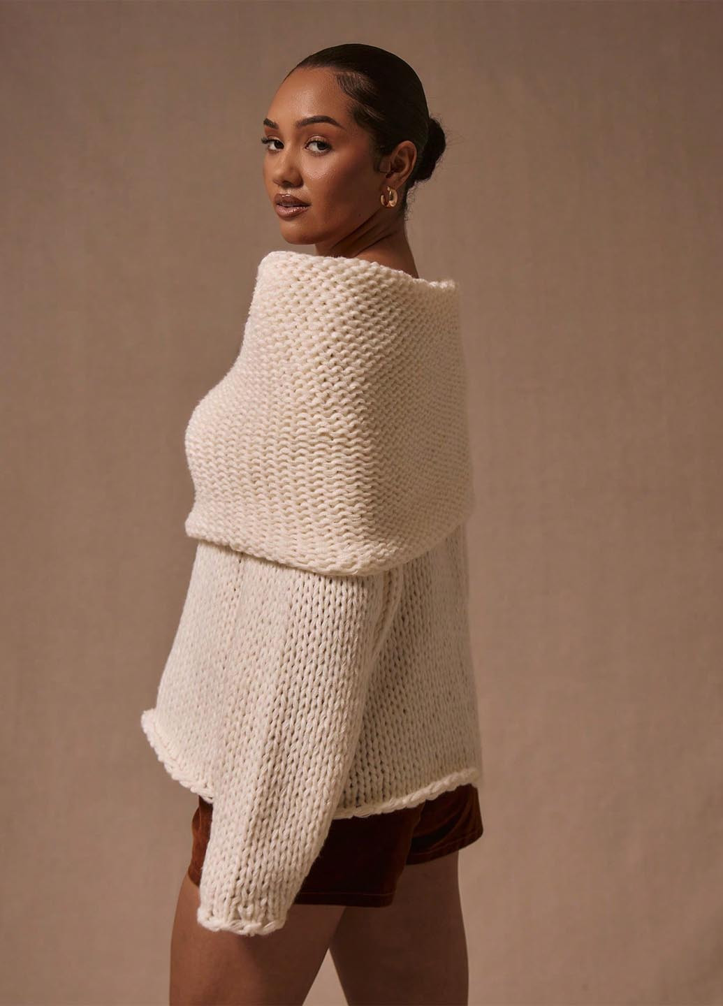 Кремовый зимний свитер SHEIN