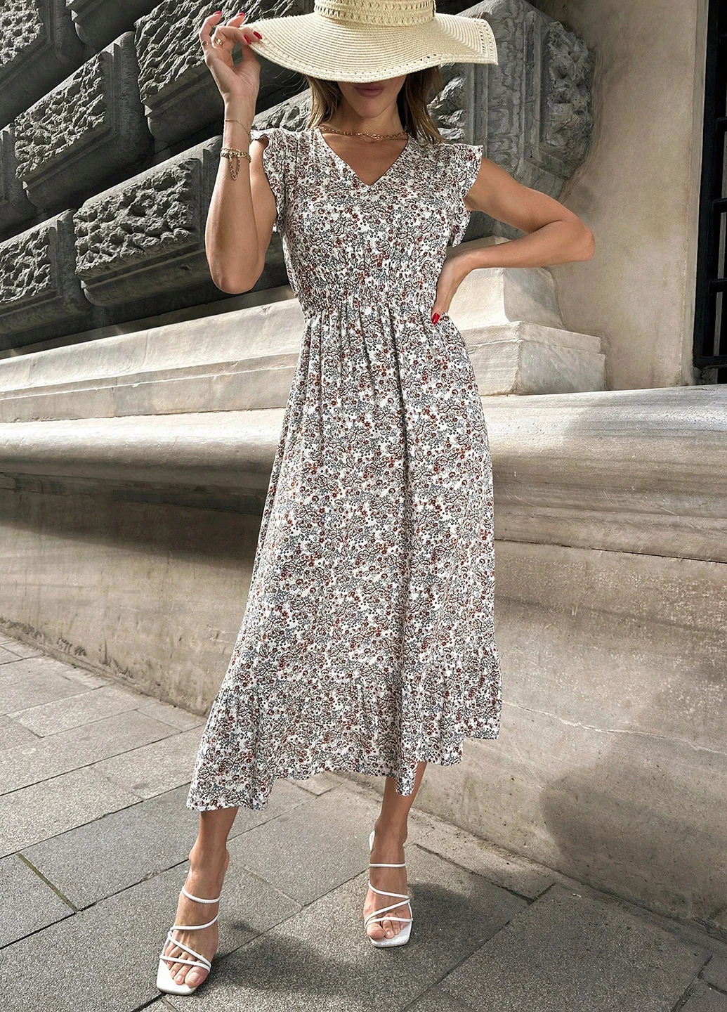 Молочное кэжуал платье силуэтная SHEIN с цветочным принтом