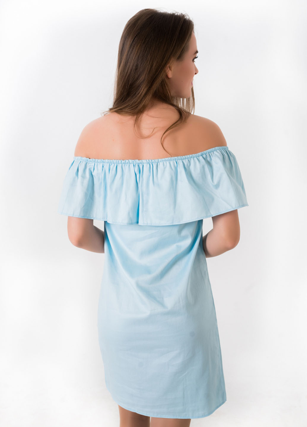 Голубое кэжуал платье с открытыми плечами InDresser однотонное