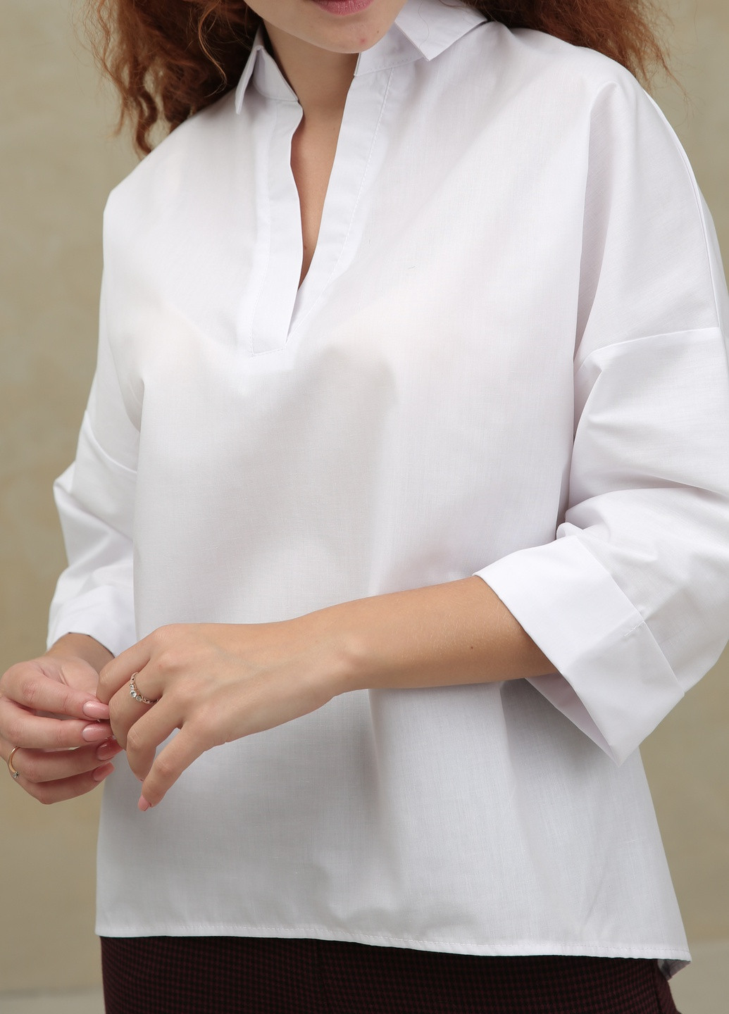 Белая демисезонная белая блузка с цельнокроеным рукавом 3/4 на манжете INNOE Блузка